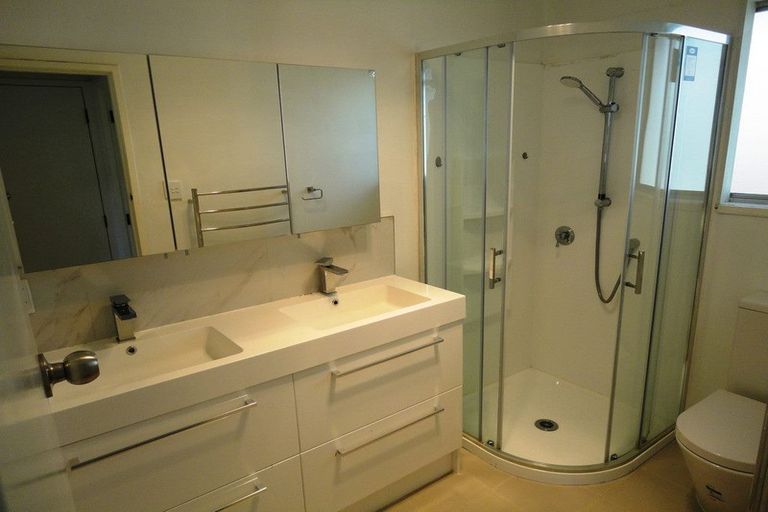 Photo of property in 11 Gibbons Road, Weymouth, Auckland, 2103