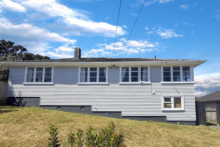 Photo of property in 13 Dorset Grove, Cannons Creek, Porirua, 5024