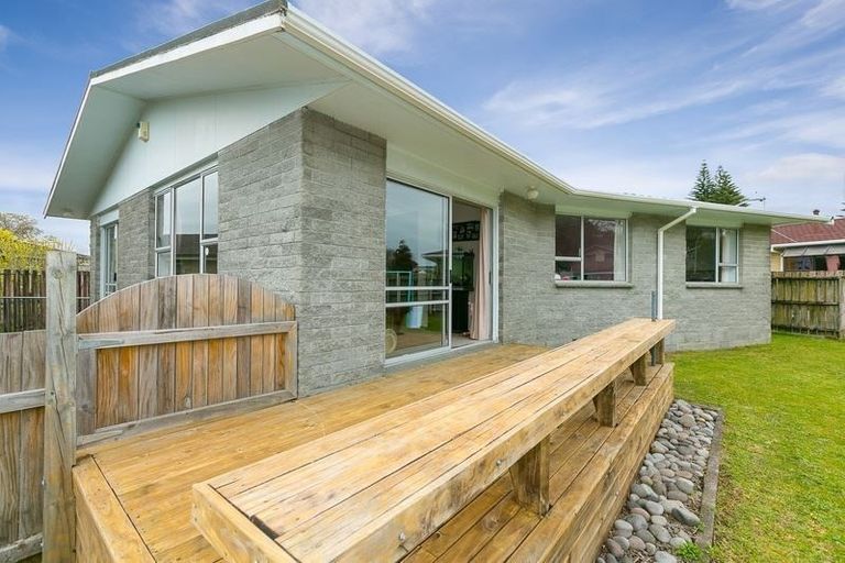 Photo of property in 11 Warkworth Grove, Bell Block, New Plymouth, 4312