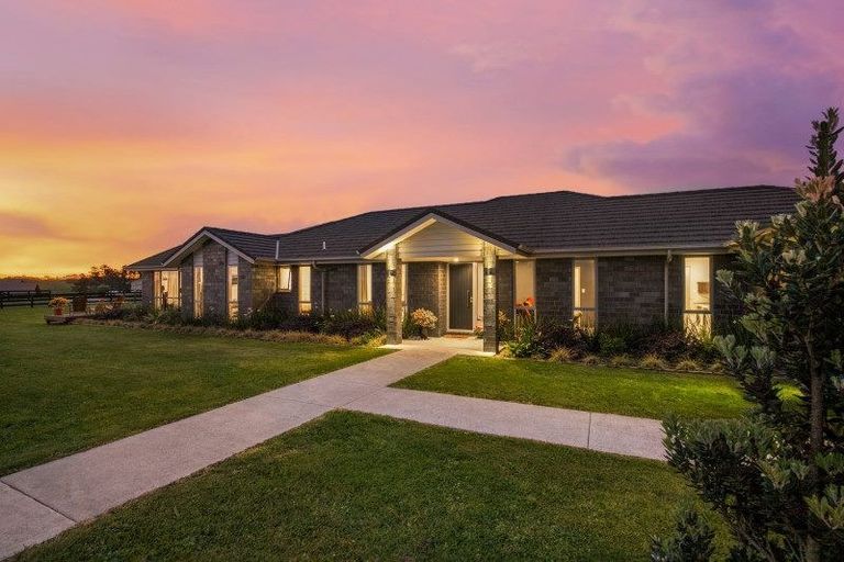 Photo of property in 1 Martingale Drive, Kingseat, Papakura, 2580