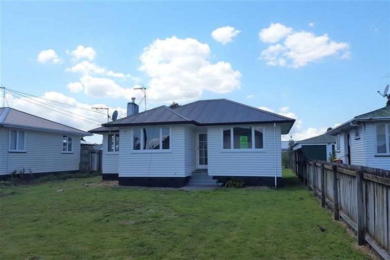 Photo of property in 27 Hill Crescent, Papakura, 2110