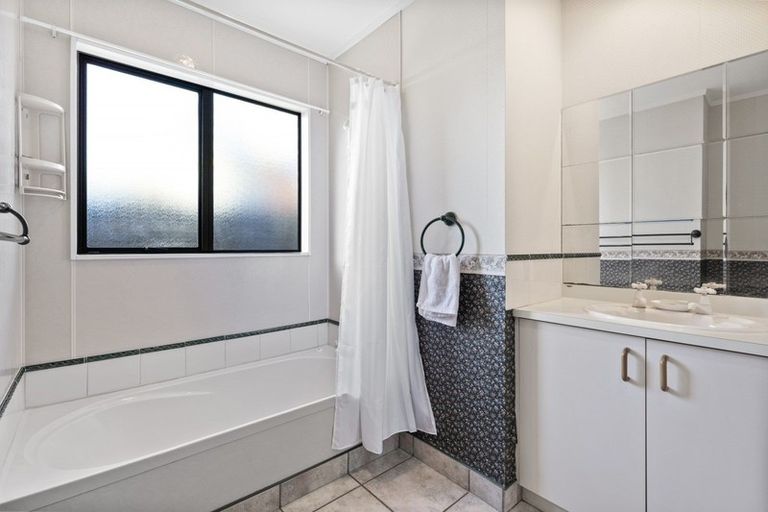 Photo of property in 12 Athena Grove, Highbury, Palmerston North, 4412