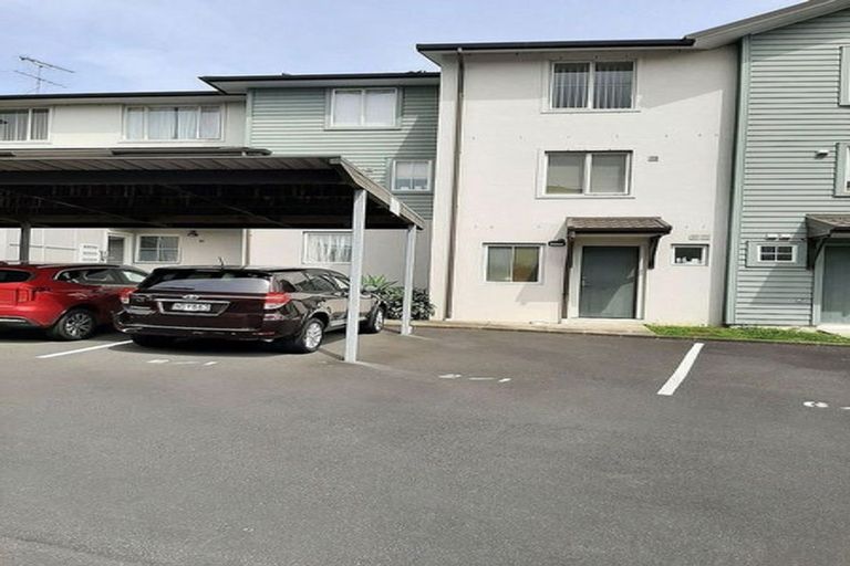 Photo of property in 2/1 Opito Way, East Tamaki, Auckland, 2013