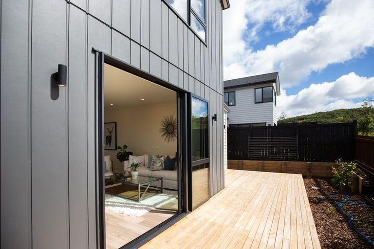 Photo of property in 2 Kauru Lane, Wainui, 0992