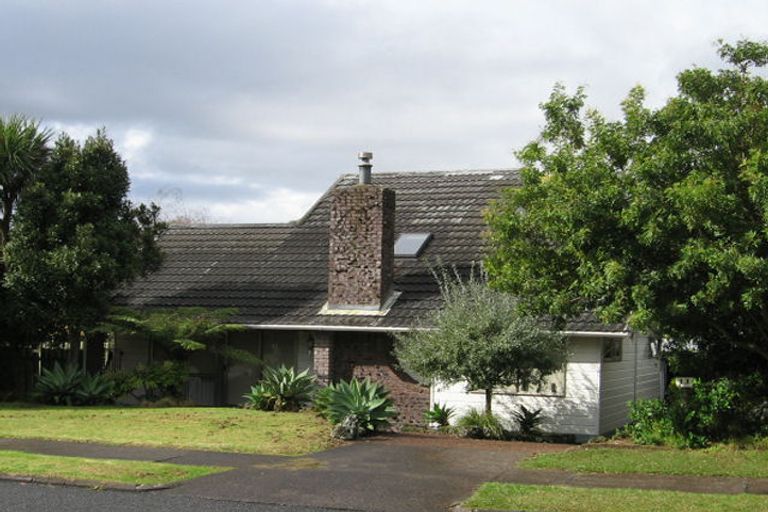 Photo of property in 13 Kyeemagh Street, Botany Downs, Auckland, 2010