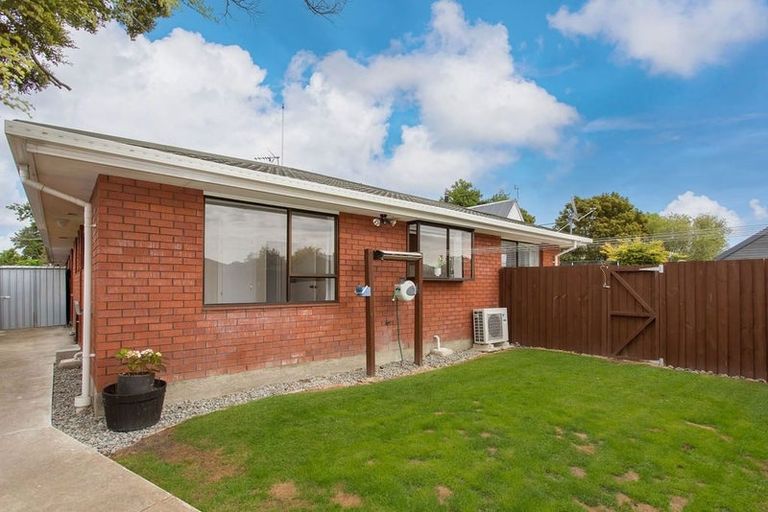 Photo of property in 1/39 Solomon Avenue, Redwood, Christchurch, 8051