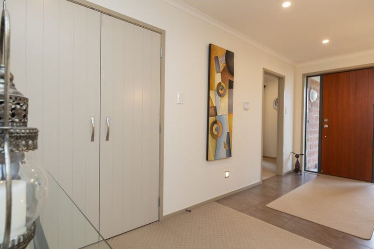 Photo of property in 48 Tennyson Avenue, Kelvin Grove, Palmerston North, 4414