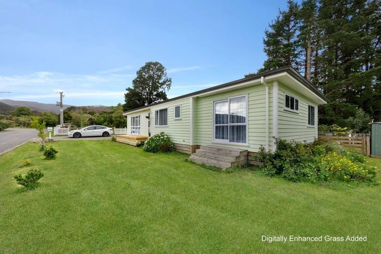 Photo of property in 1 Ataahua Place, Featherston, 5710