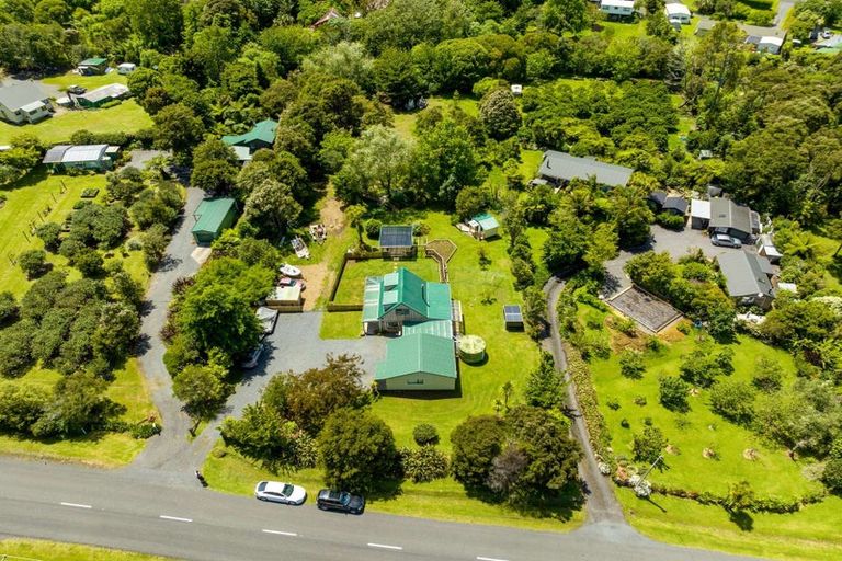 Photo of property in 30 Colville Road, Coromandel, 3506