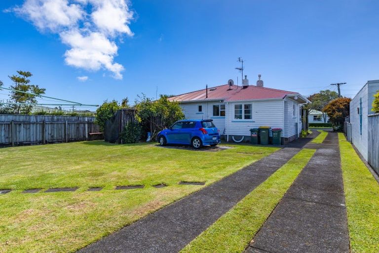 Photo of property in 4 Turakina Street, Merrilands, New Plymouth, 4312