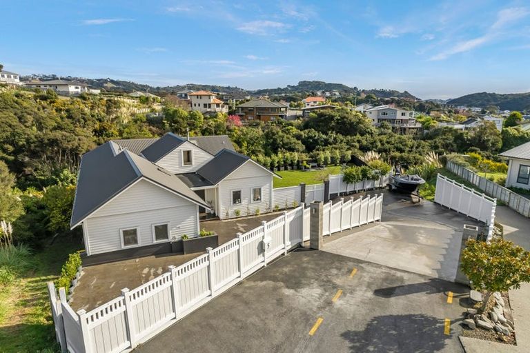 Photo of property in 5 Helm Place, Whitby, Porirua, 5024