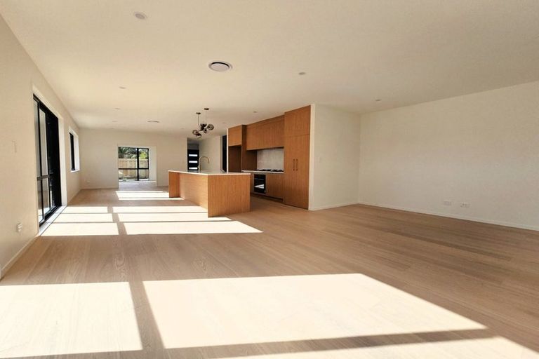 Photo of property in 41b Candia Road, Swanson, Auckland, 0614