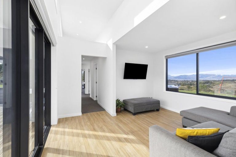 Photo of property in 2 Mahoe Close, Upper Moutere, 7173