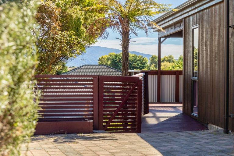 Photo of property in 22 Millennium Hill, Paraparaumu, 5032