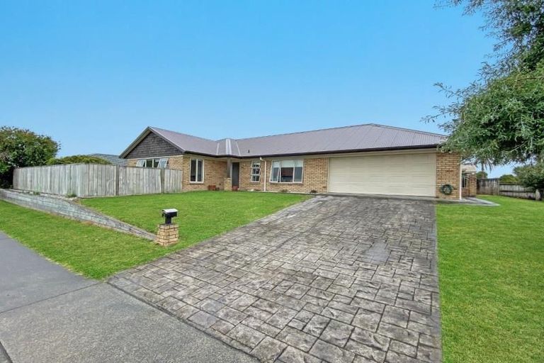 Photo of property in 2 Maahutaupeke Place, St Andrews, Hamilton, 3200