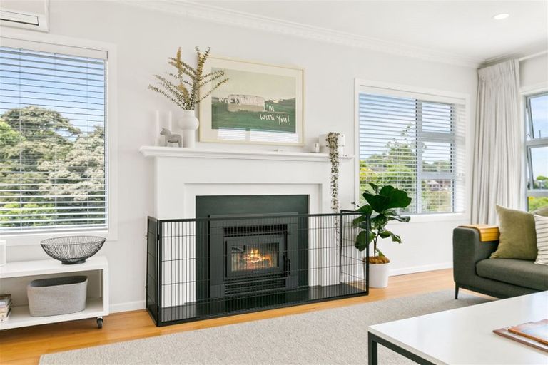 Photo of property in 4 Kororo Street, Northcote, Auckland, 0627