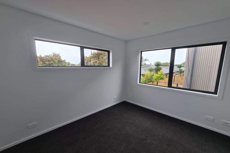 Photo of property in 15 Otaimako Place, Mangere, Auckland, 2022