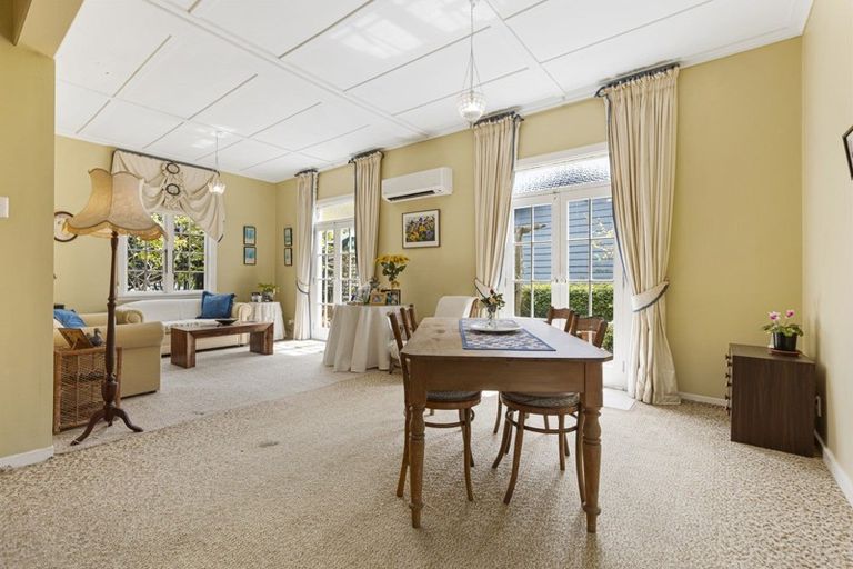 Photo of property in 2 Hoyle Place, New Plymouth, 4310