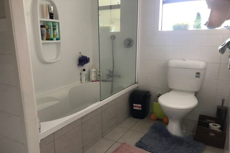 Photo of property in 2/47 Larnoch Road, Henderson, Auckland, 0610