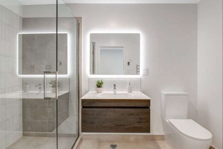 Photo of property in 5 Kawau Close, Orewa, 0931