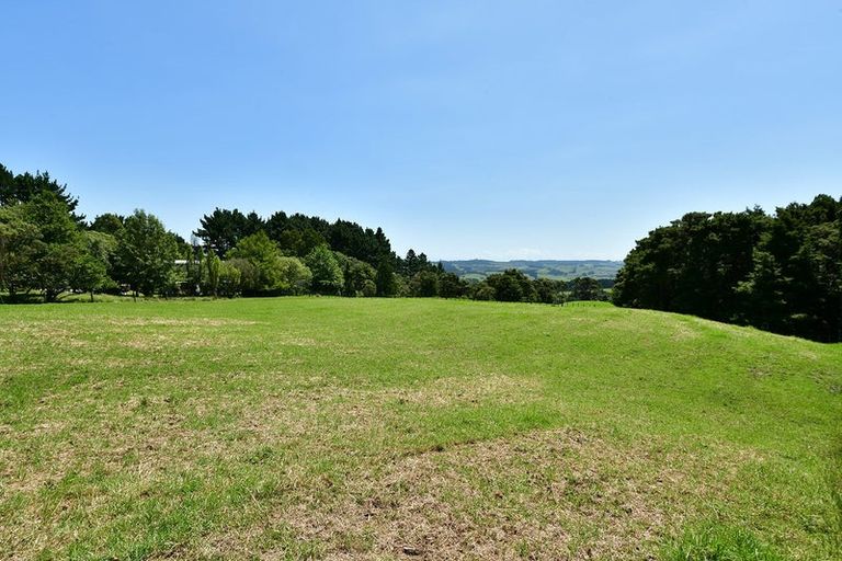 Photo of property in 379 Kiwitahi Road, Helensville, 0875