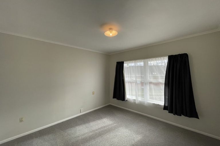 Photo of property in 1/31 Exmouth Road, Northcote, Auckland, 0627
