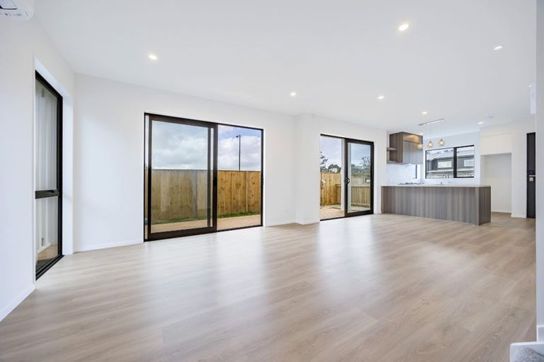 Photo of property in 18a Winfield Road, Kumeu, 0810