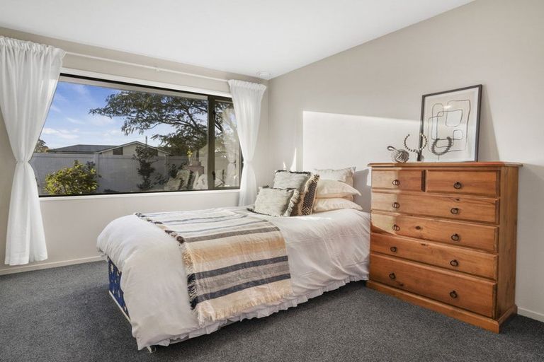 Photo of property in 1 Lowe Place, Rangiora, 7400