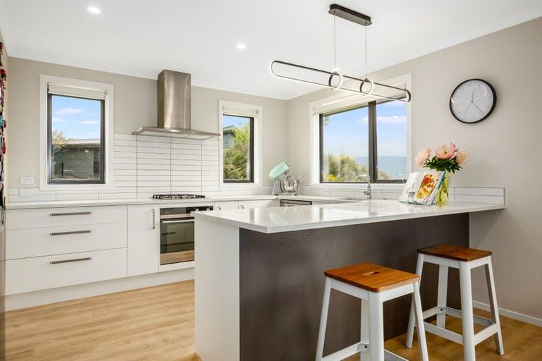 Photo of property in 13 Cosgrove Rise, Riverstone Terraces, Upper Hutt, 5018