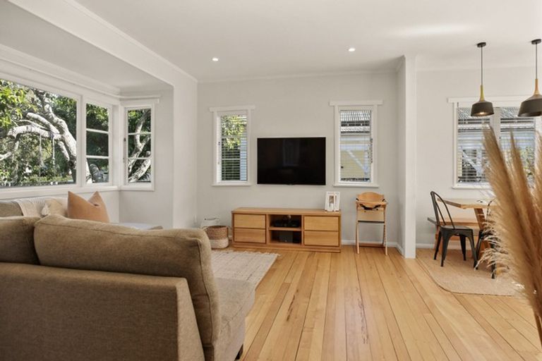 Photo of property in 8 Saint Winifreds Avenue, Hamilton East, Hamilton, 3216