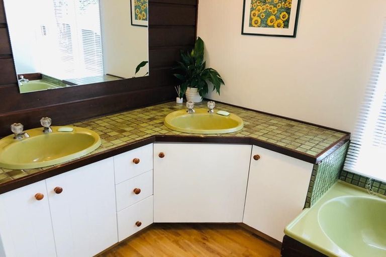 Photo of property in 16 Sophora Place, Totara Heights, Auckland, 2105