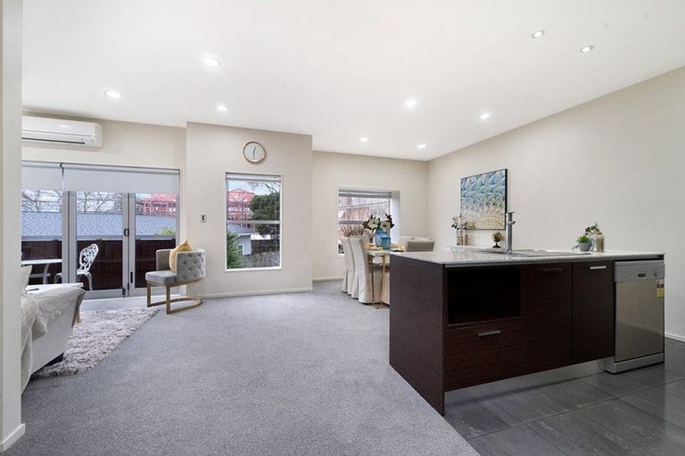 Photo of property in 76n Edmonton Road, Henderson, Auckland, 0612