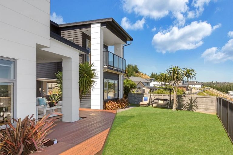 Photo of property in 72 Endeavour Drive, Whitby, Porirua, 5024