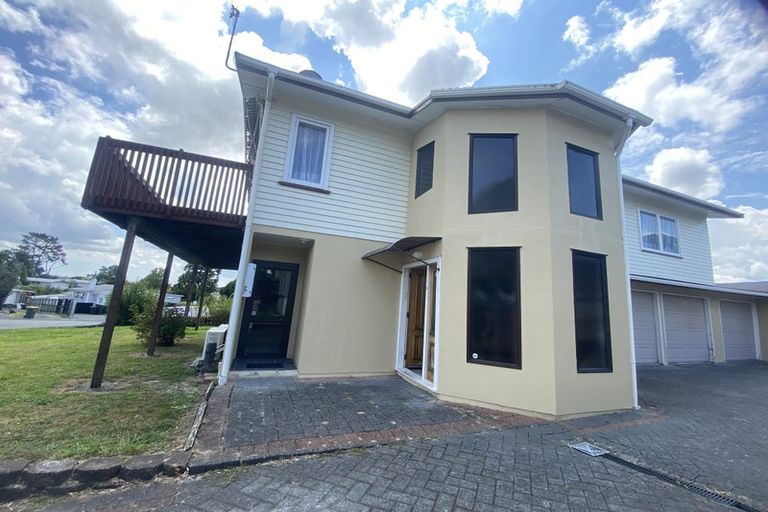 Photo of property in 5 Gregg Place, Sunnyvale, Auckland, 0612