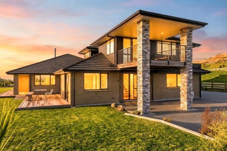 Photo of property in 1 Glendas Way, Acacia Bay, 3385