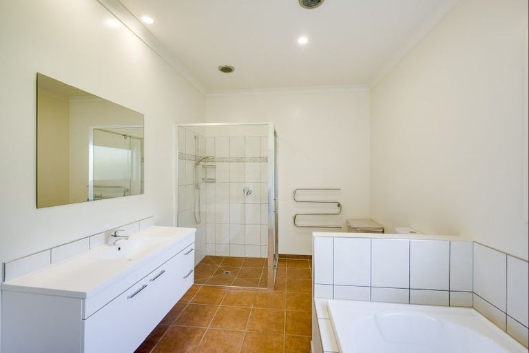 Photo of property in 82 Kent Terrace, Taradale, Napier, 4112