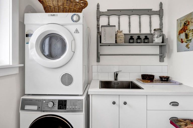 Photo of property in 43a Rawhitiroa Road, Eltham, 4398