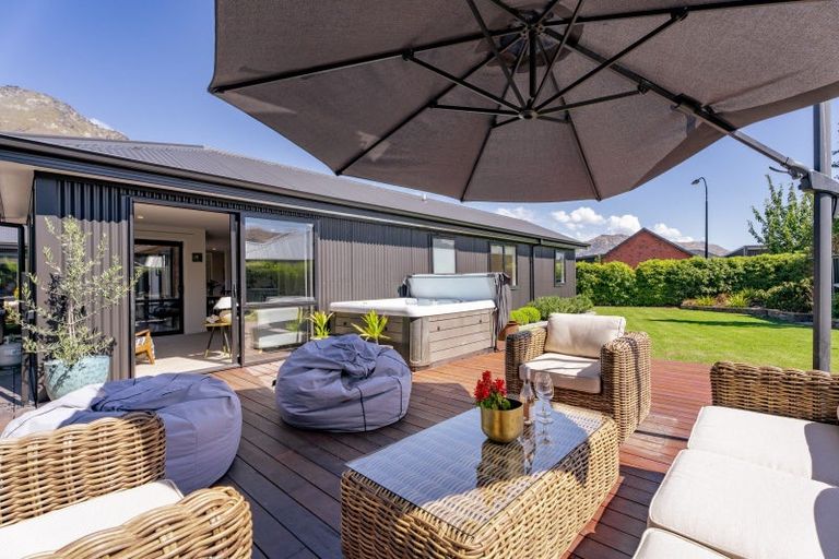 Photo of property in 10 Chadlington Way, Lower Shotover, Queenstown, 9304