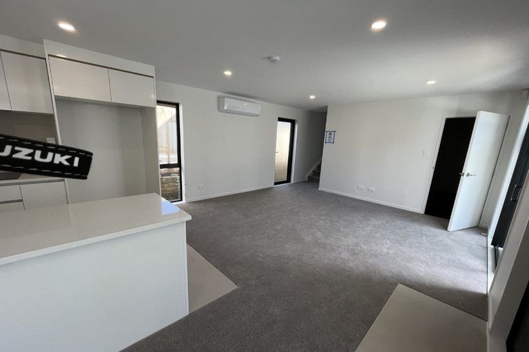 Photo of property in 5/535 Swanson Road, Ranui, Auckland, 0612