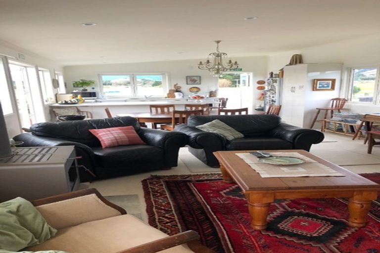 Photo of property in 737 State Highway 1, Te Horo, Otaki, 5581
