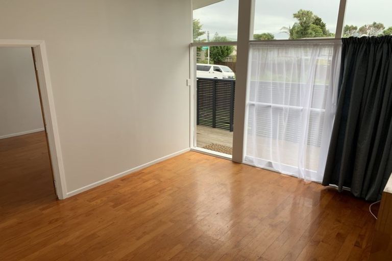 Photo of property in 15 Glen Norman Avenue, Henderson, Auckland, 0610