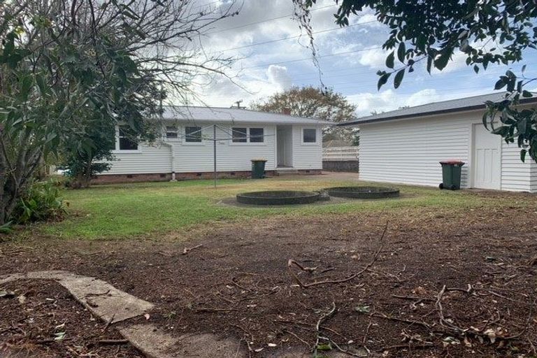 Photo of property in 44 Tiraumea Drive, Pakuranga, Auckland, 2010