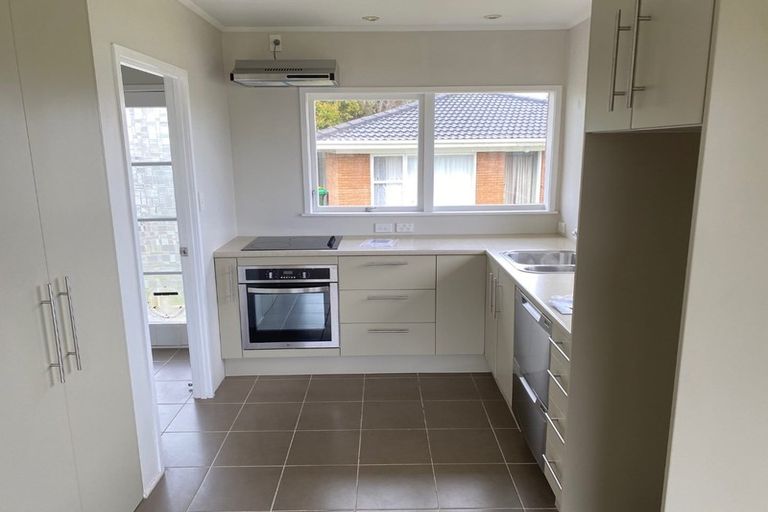 Photo of property in 28d Sunnynook Road, Sunnynook, Auckland, 0620