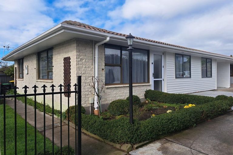 Photo of property in 1/52 Lochee Road, Upper Riccarton, Christchurch, 8041