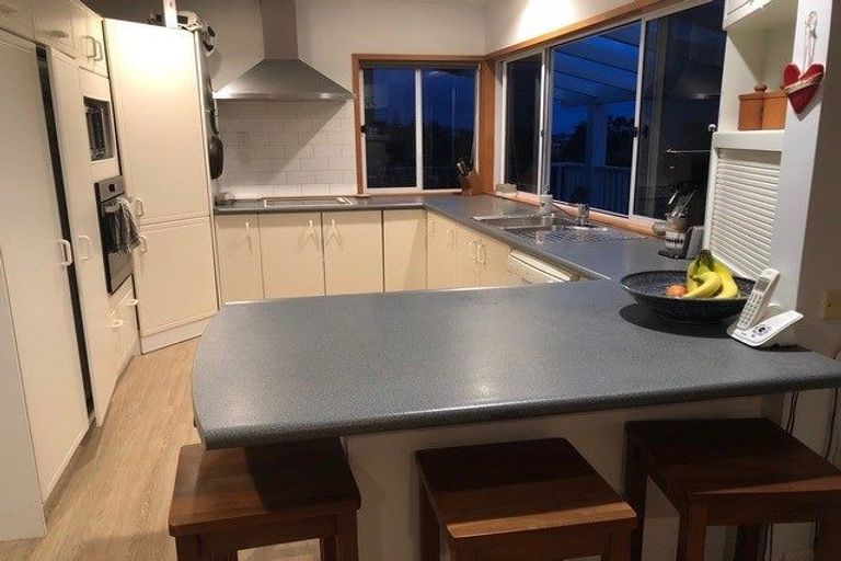 Photo of property in 12 Robin Lane, Browns Bay, Auckland, 0630