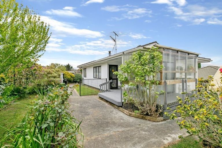 Photo of property in 2/23 Bernina Place, Weymouth, Auckland, 2103