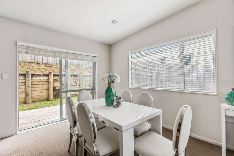 Photo of property in 11 Cityview Place, Massey, Auckland, 0614