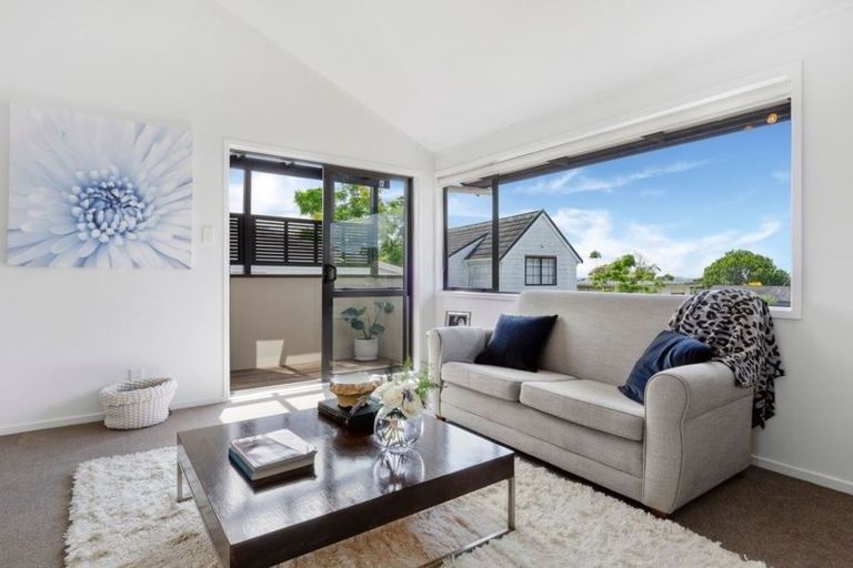 Photo of property in 2/99 Matipo Road, Mairangi Bay, Auckland, 0630