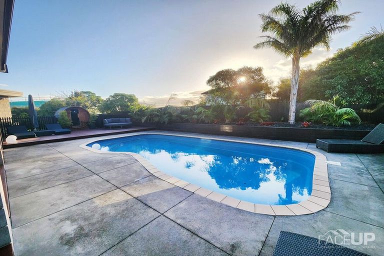 Photo of property in 1 Te Kawau Pass, Greenhithe, Auckland, 0632