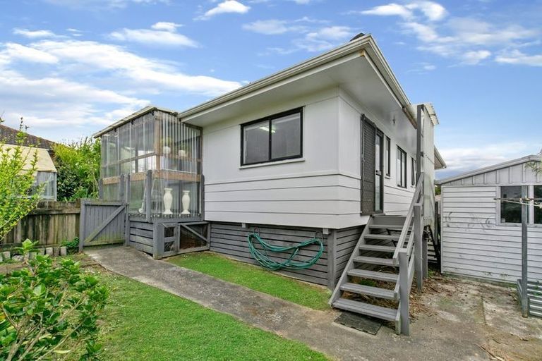 Photo of property in 2/23 Bernina Place, Weymouth, Auckland, 2103